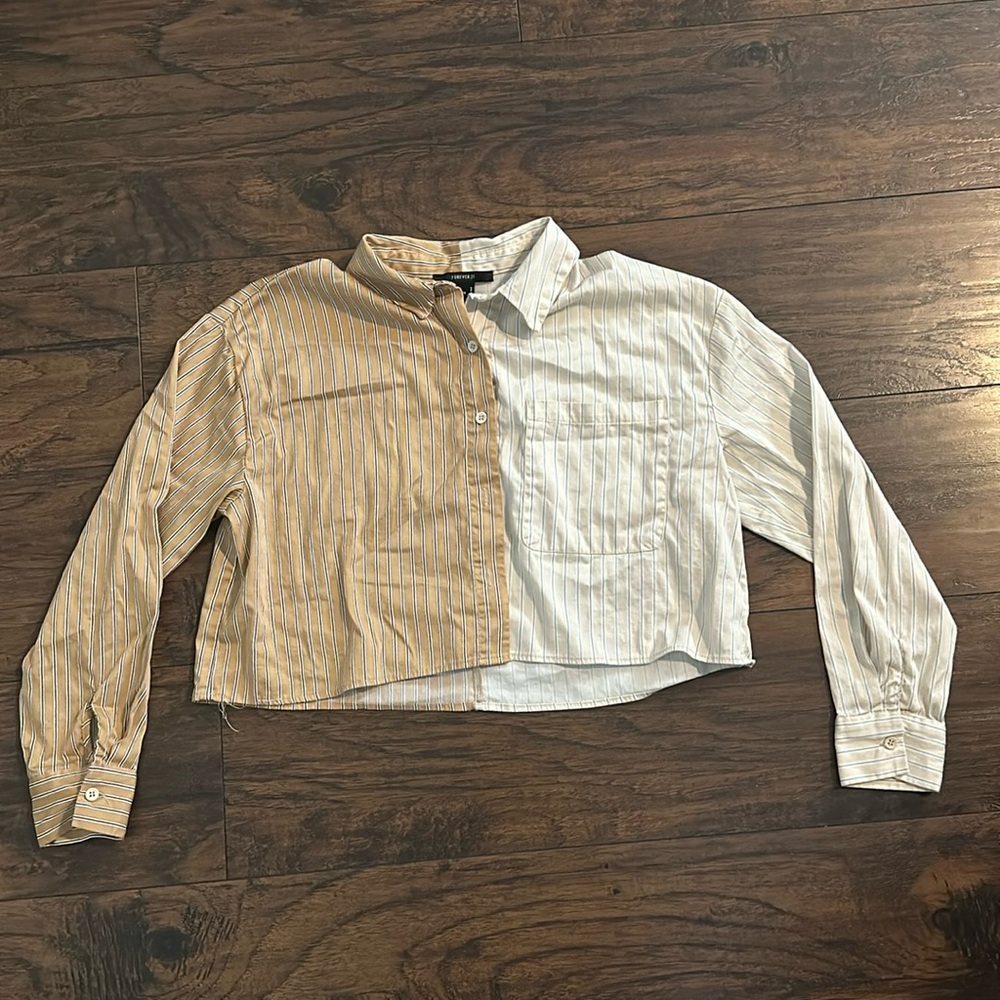 Girls Forever 21 small button down cropped top.